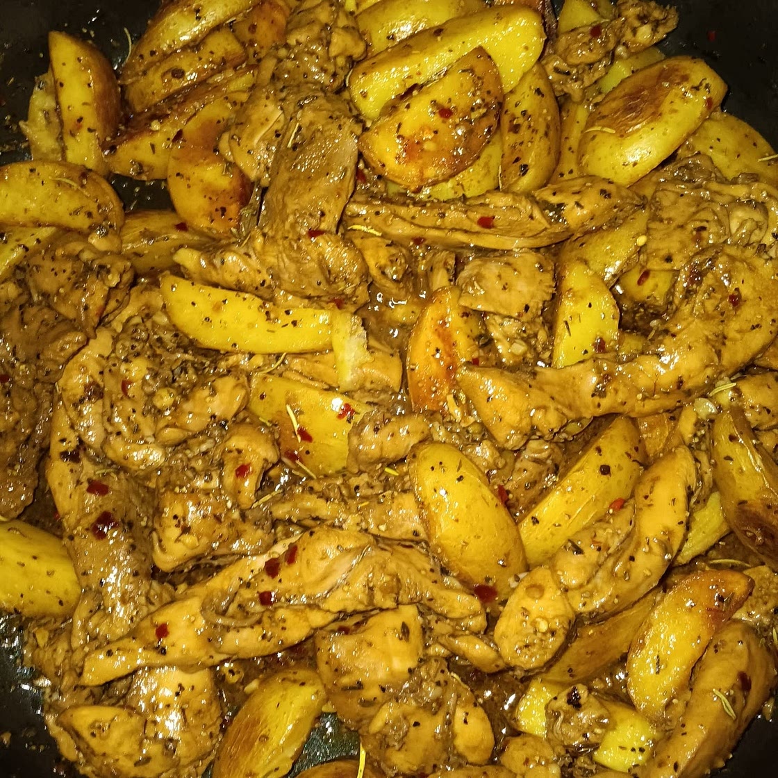 Garlic Butter Chicken and Potatoes Skillet