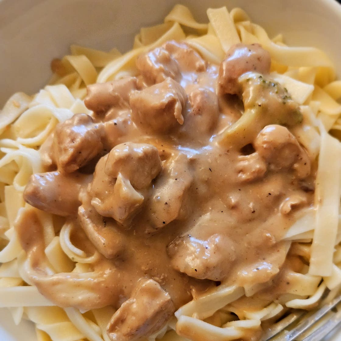 Healthy Chicken Alfredo with Broccoli