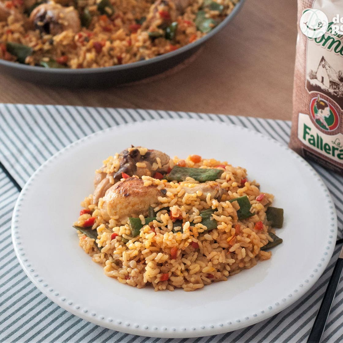 Paella de pollo. Receta de arroz fácil y barata