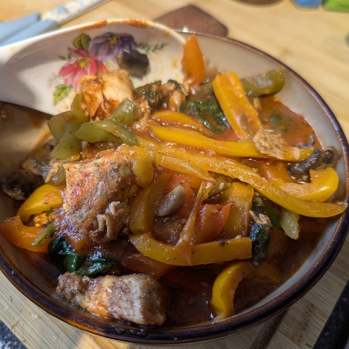 Creamy Spinach and Pepper Chicken - Join Your Life
