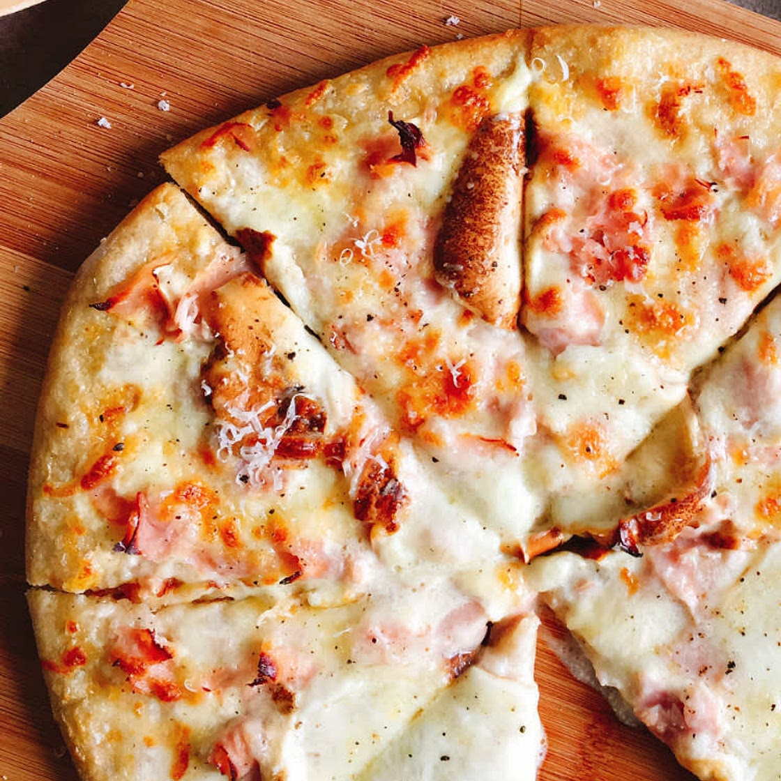 Cheesy Crust Pizza