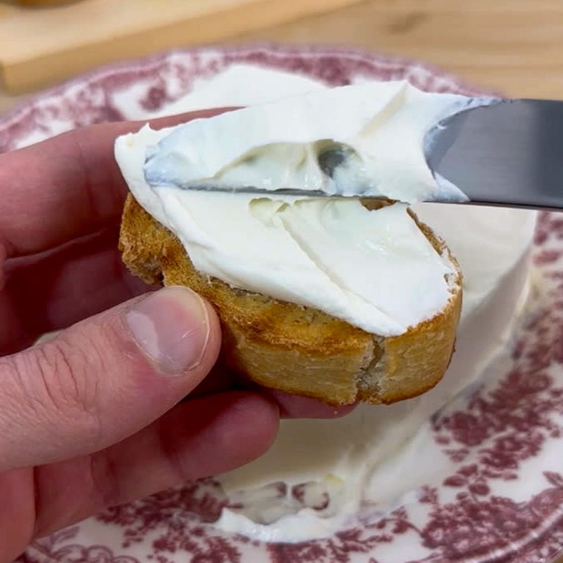 HOMEMADE CREAM CHEESE