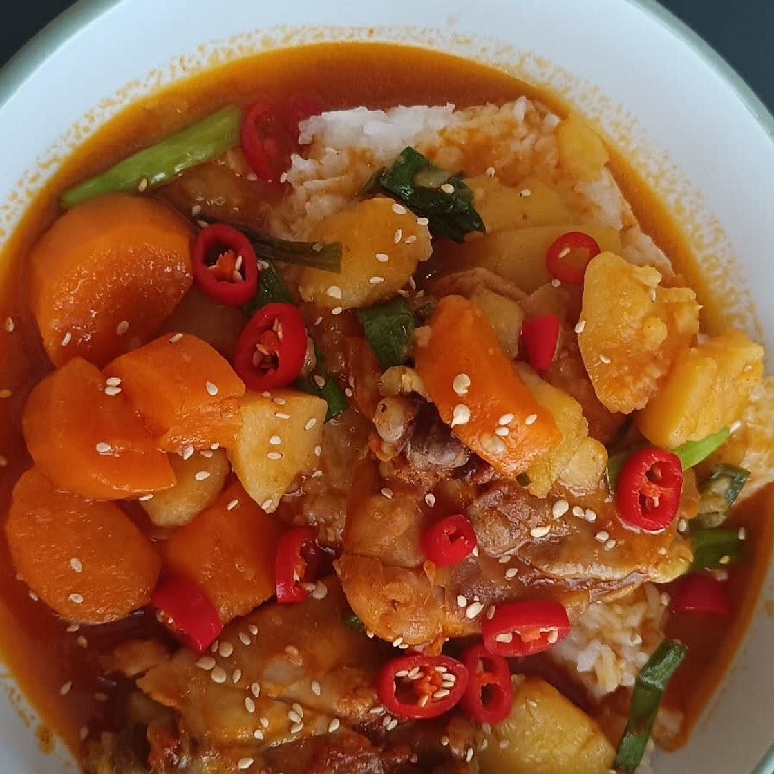 Dakdoritang (Korean spicy chicken stew)