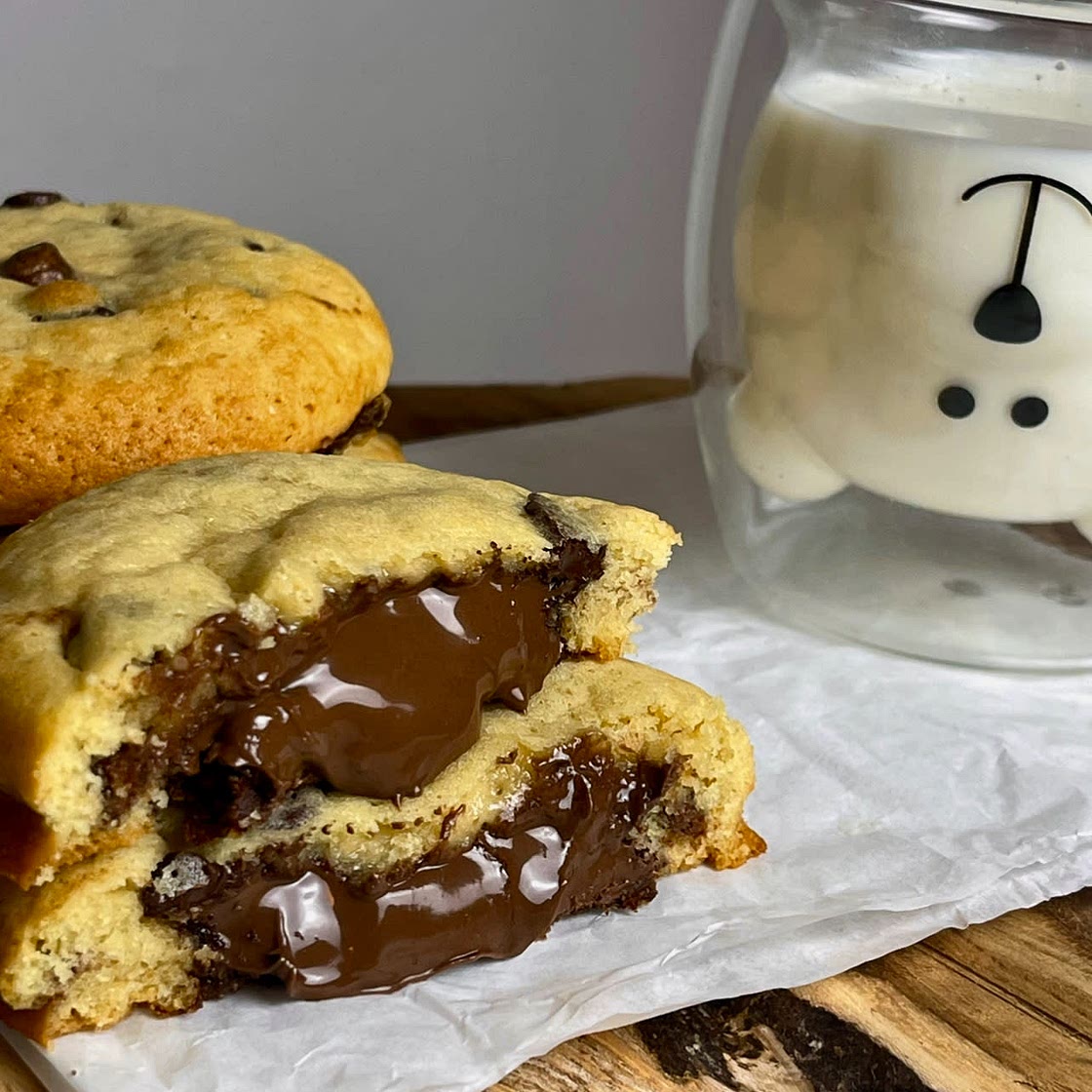 Giant Nutella stuffed cookies 