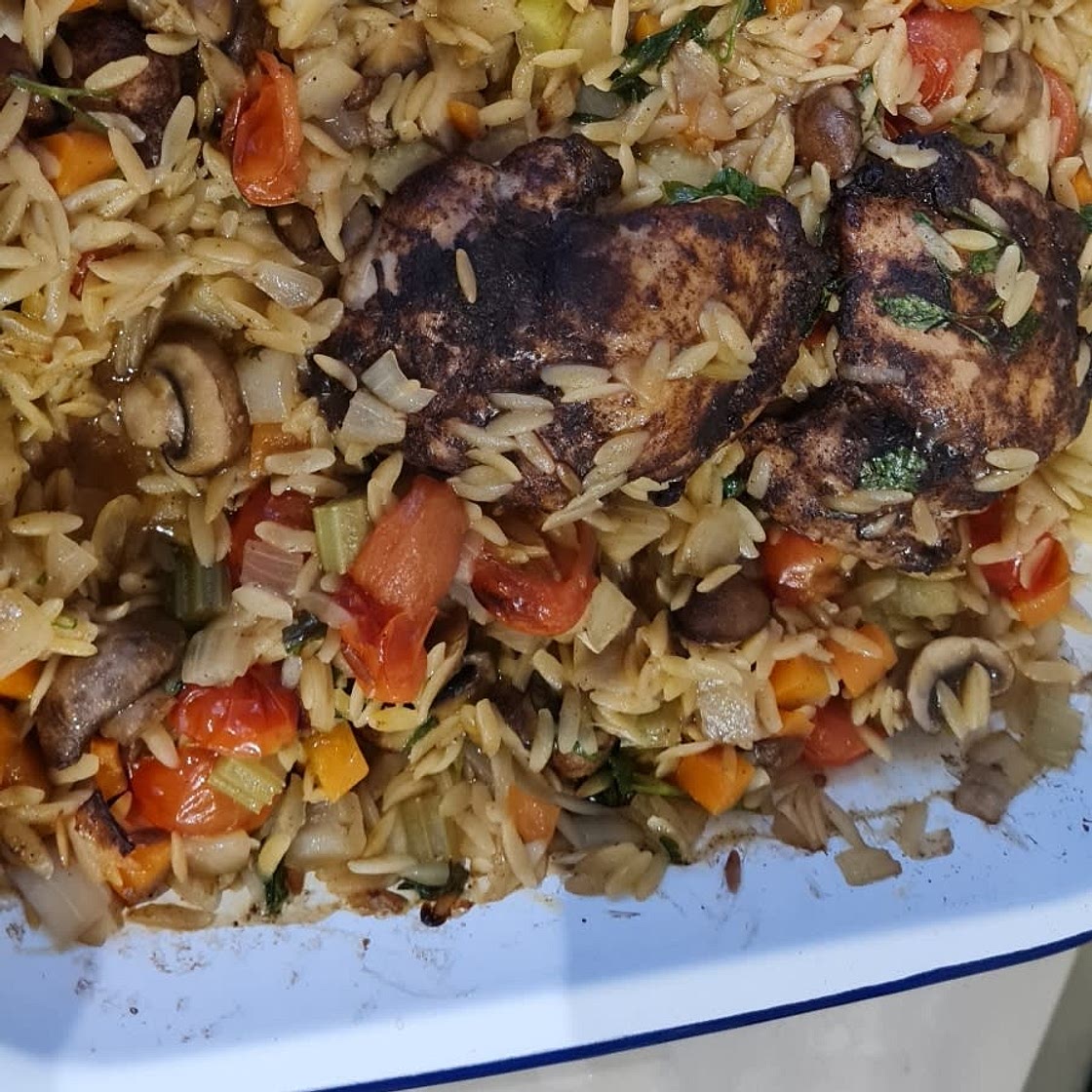 One Pot Mediterranean Chicken Orzo | Slimming & Weight Watchers Friendly