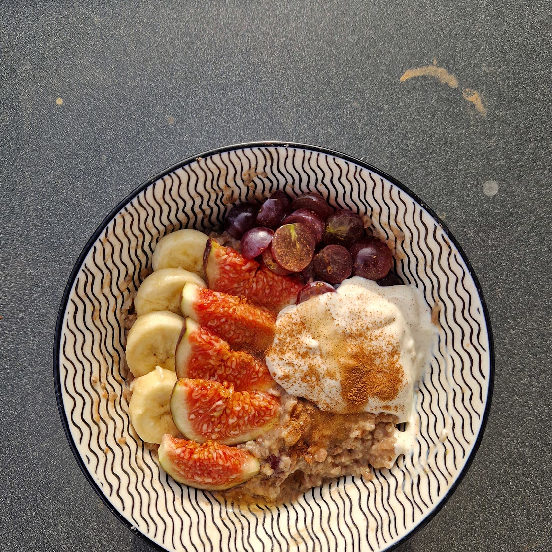Grape Fig Banana Cinnamon Oats