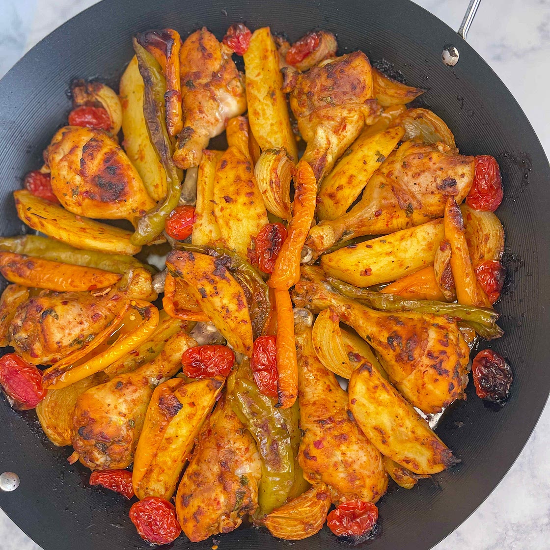 Baked Chicken Drumsticks With Vegetables 