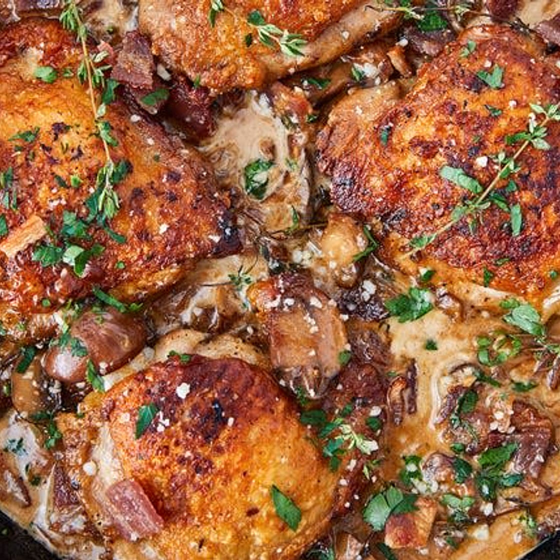 Keto Bacon Chicken Thighs With Garlic Cream Sauce