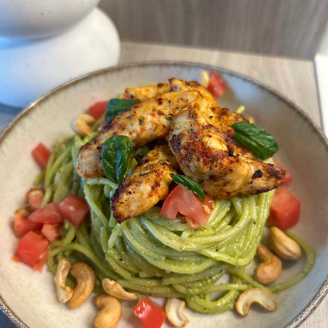 Makaron z domowym pesto