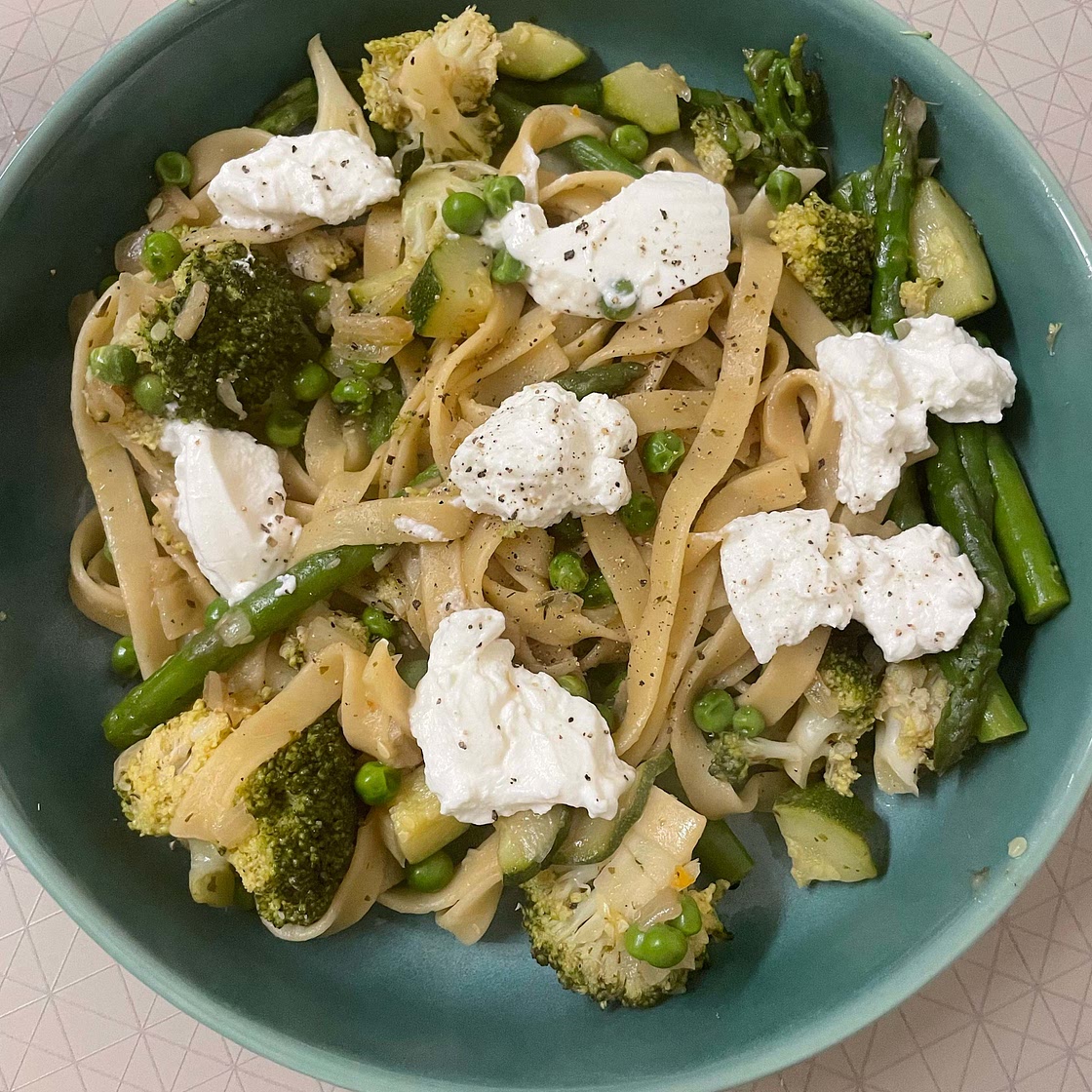 One-pot garlic and herb spaghetti with courgetti