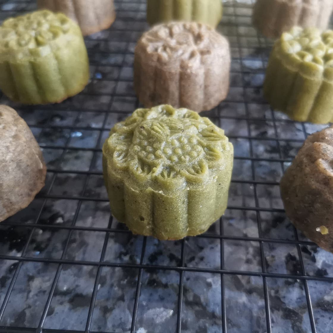 Momoyama Mooncake with Matcha Red Bean Filling