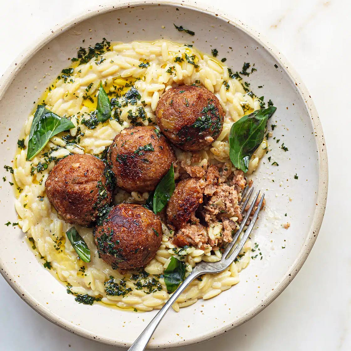 Boulettes de viande abricot + romarin avec orzo crémeux