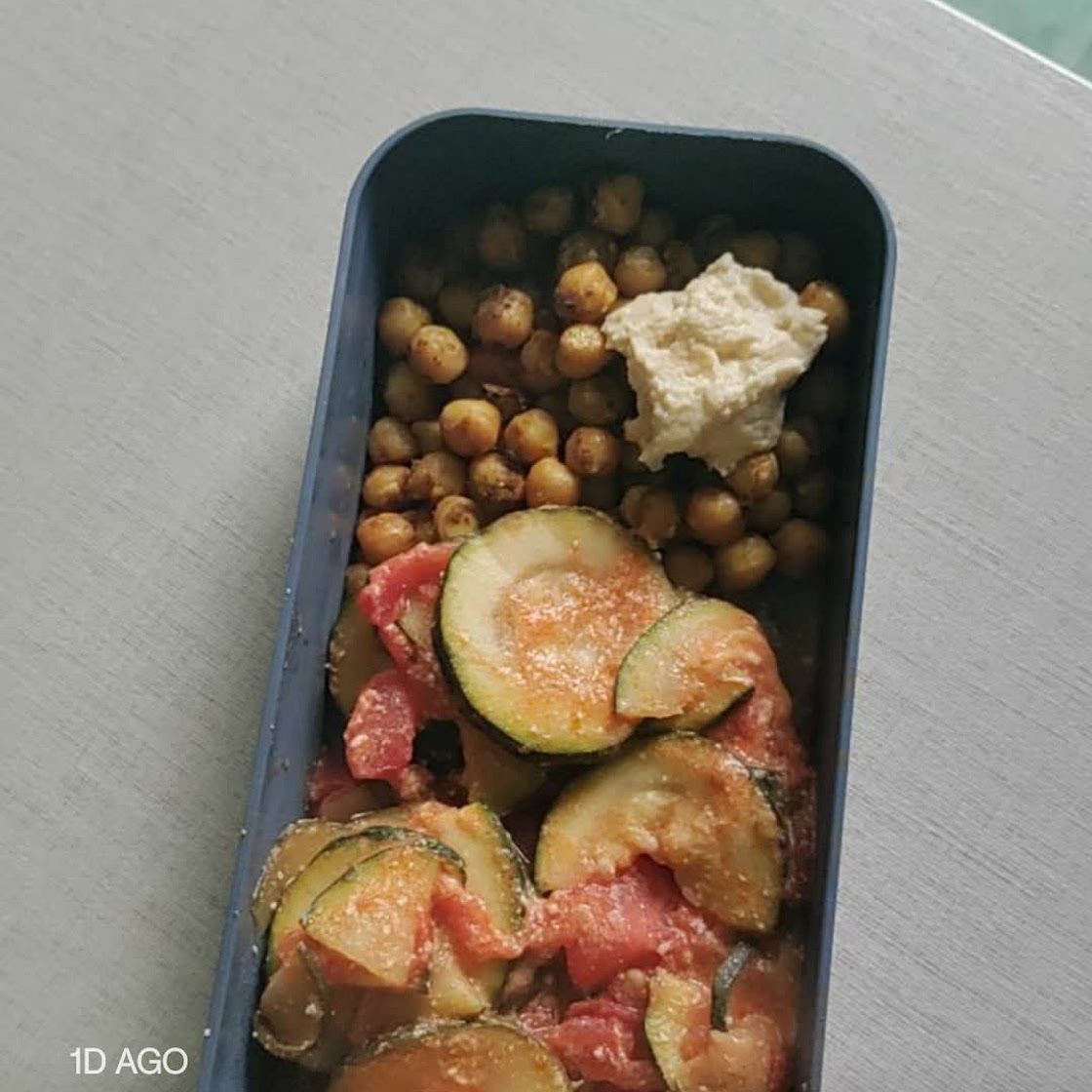 Bowl pois chiches, courgette, tomate, feta