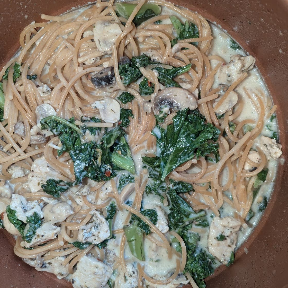 Instant Pot Creamy Chicken and Mushroom Spaghetti