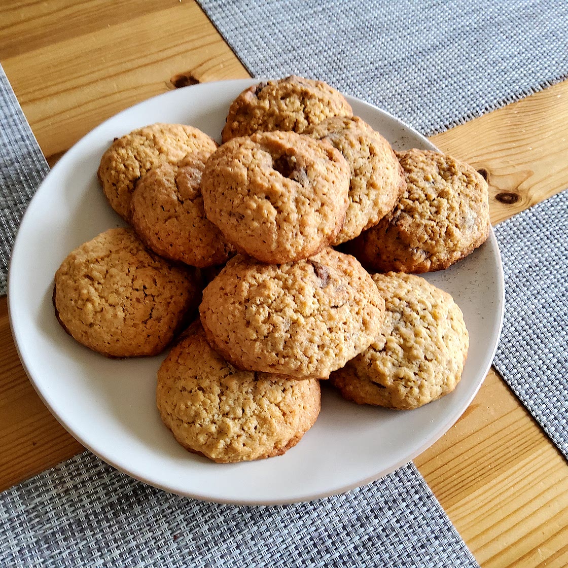 Oat chocolate chip cookies