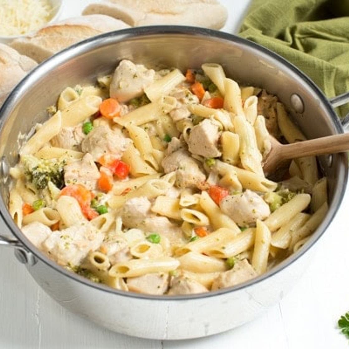 One Pot Creamy Chicken and Vegetable Pasta