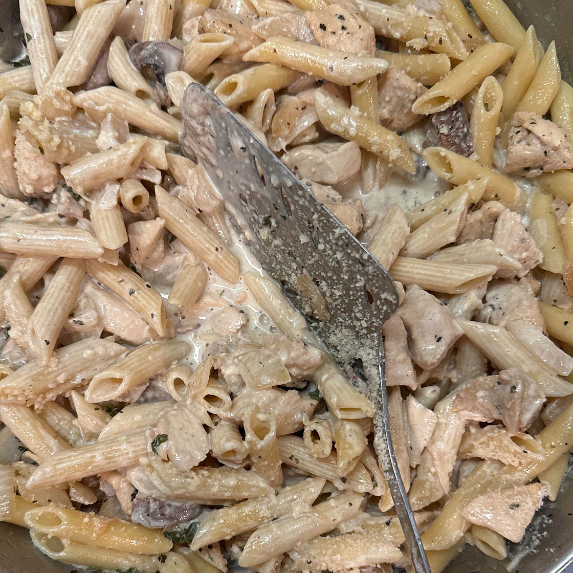 Creamy Mushroom Chicken Pasta (One Pot)