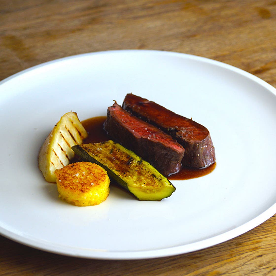 Flank mit Polenta und Ofengemüse