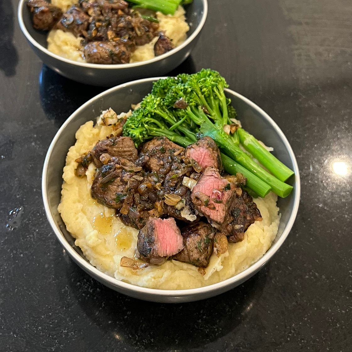 Garlic Steak Bites & Creamy Mash