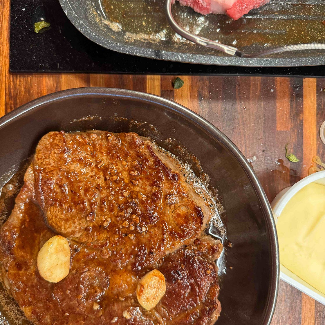 Any steak and salad diner