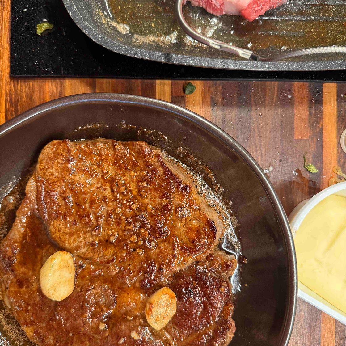 Any steak and salad diner