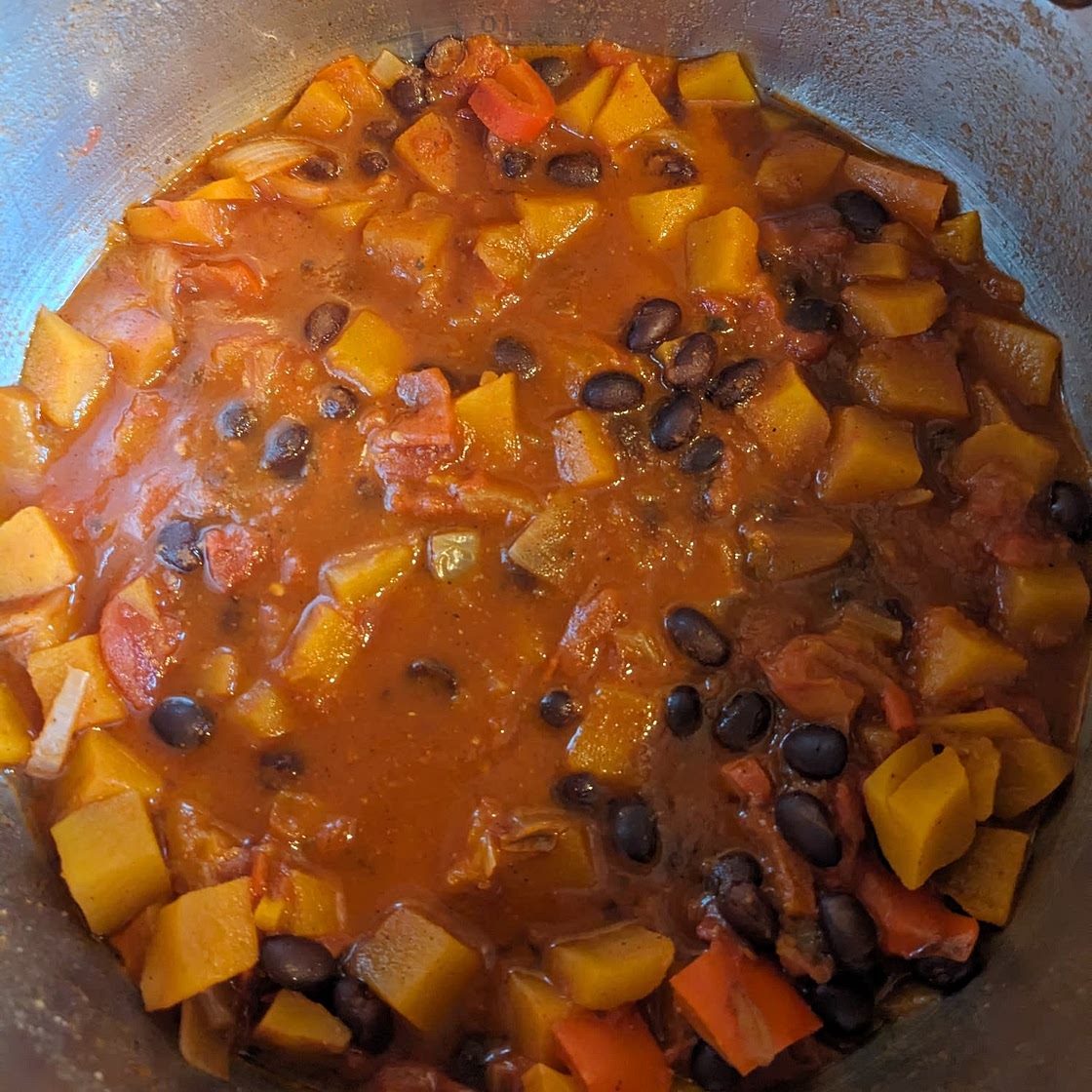 BUTTERNUT SQUASH & BLACK BEAN CHILI