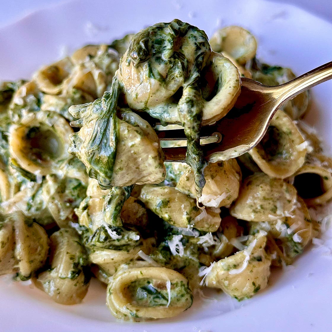 Creamy spinach and cheese pasta 