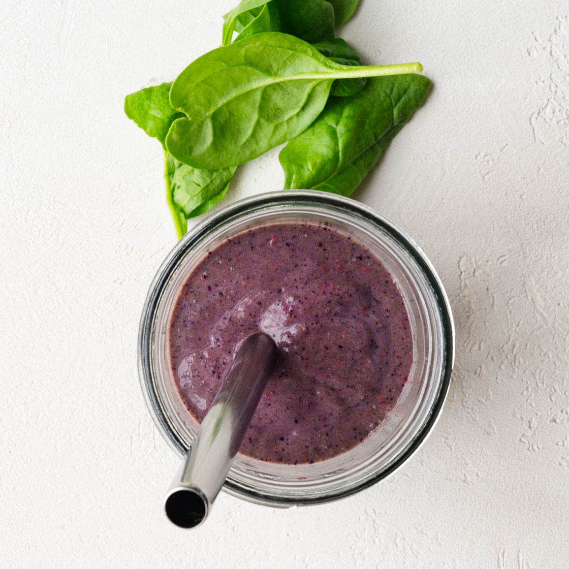Green Smoothie with Mango & Spinach
