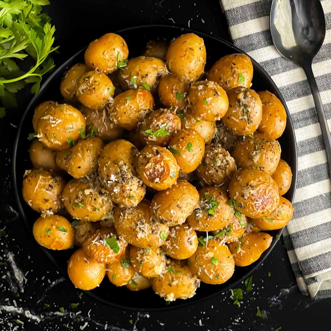 Slow Cooker Garlic Parmesan Potatoes Recipe
