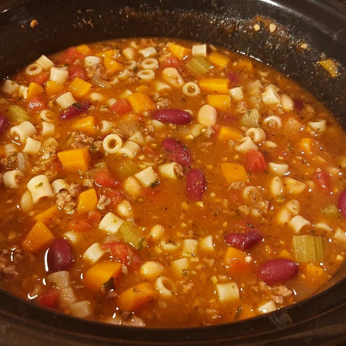 Pasta e Fagioli Soup {Olive Garden Copycat Recipe}