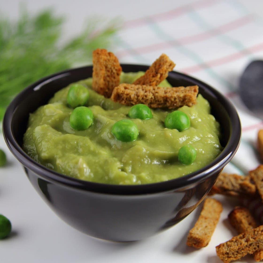 Purée de petits pois et tartines de chèvre