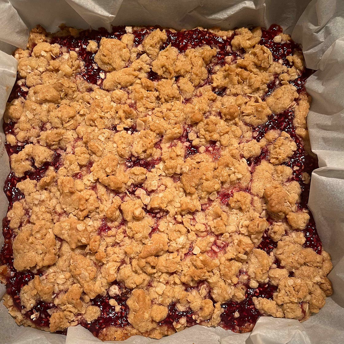 Raspberry Oatmeal Crumble Bars