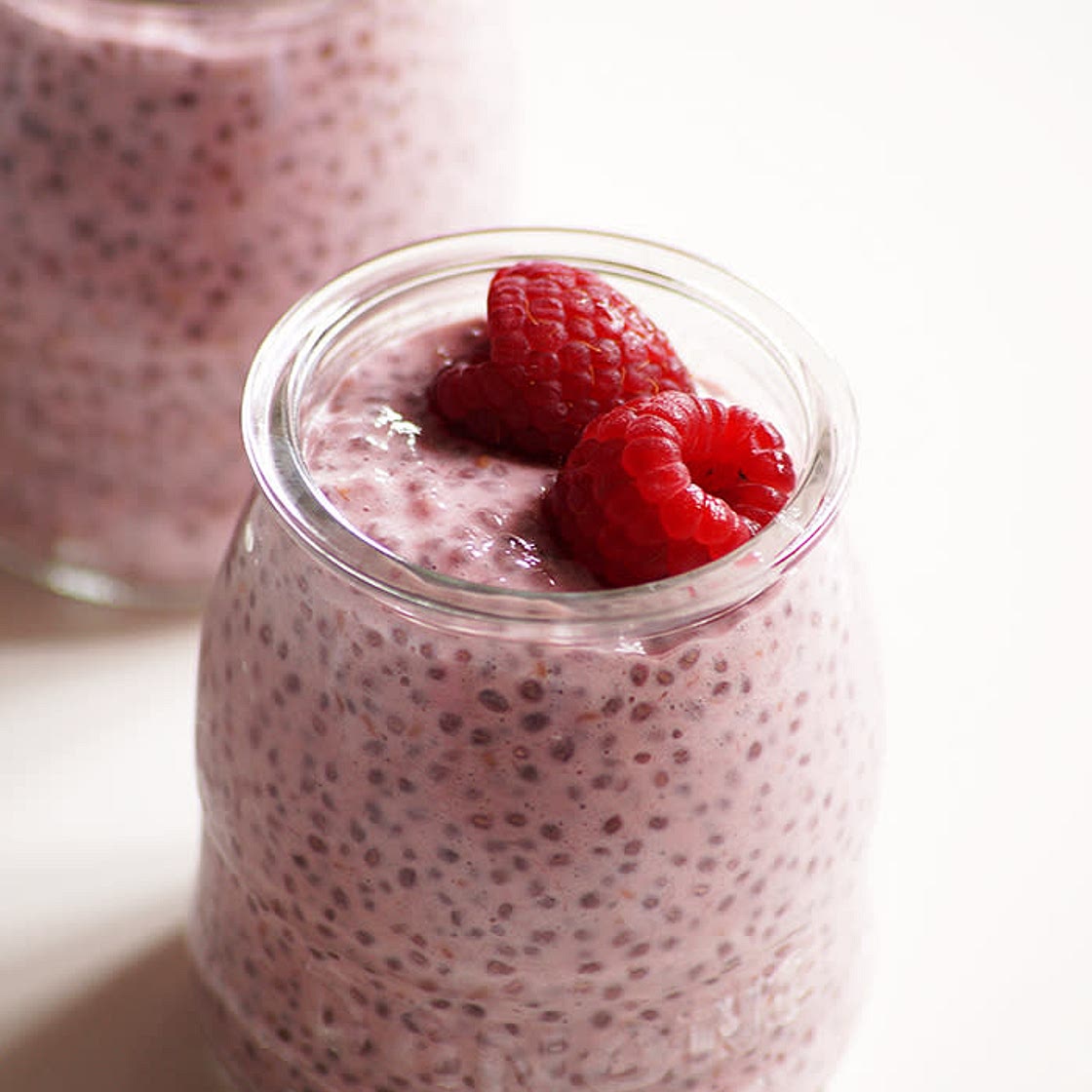 Berries' chia pudding