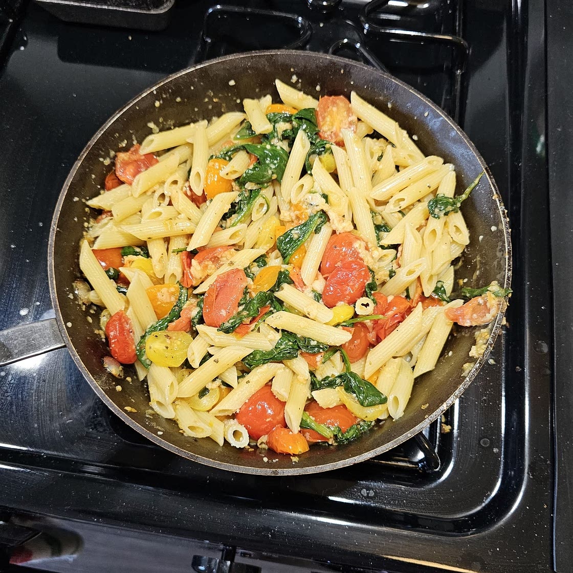 Pasta with Tomatoes and Spinach