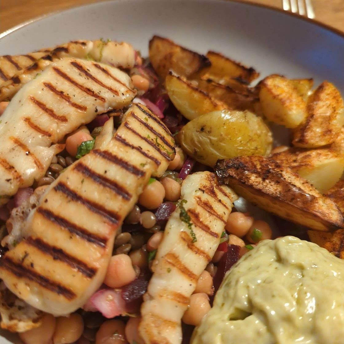 Halloumi with lemony lentils, chickpeas & beets