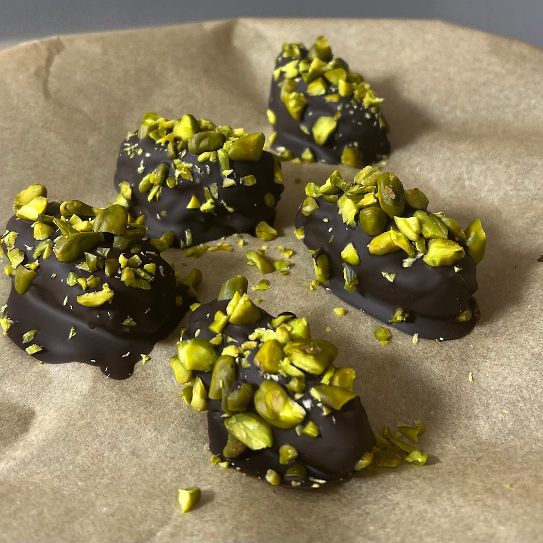 PISTACCHIO CHOCOLATE DATES