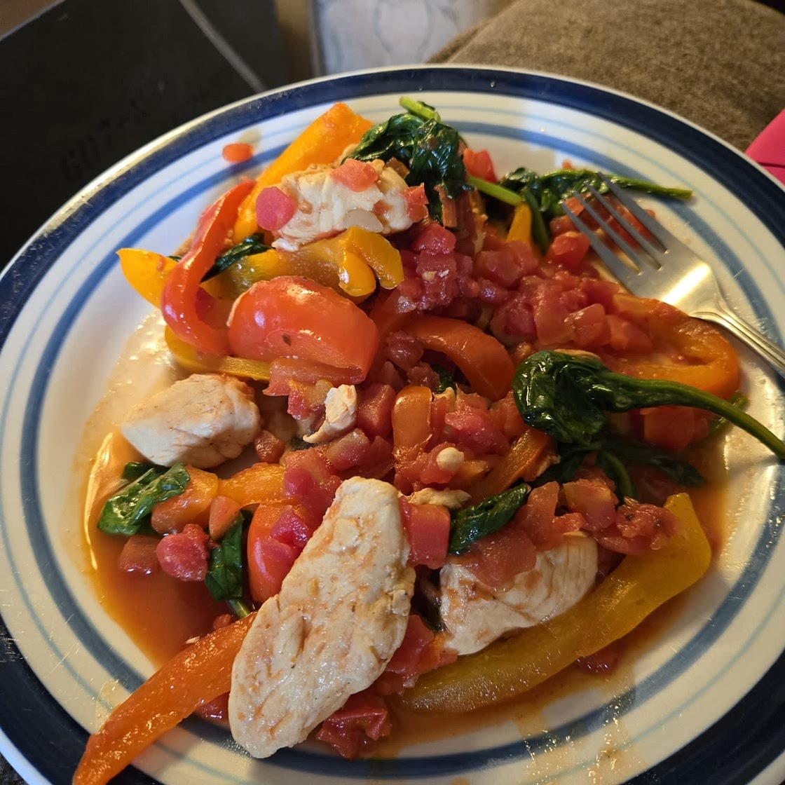 Creamy Spinach and Pepper Chicken - Join Your Life