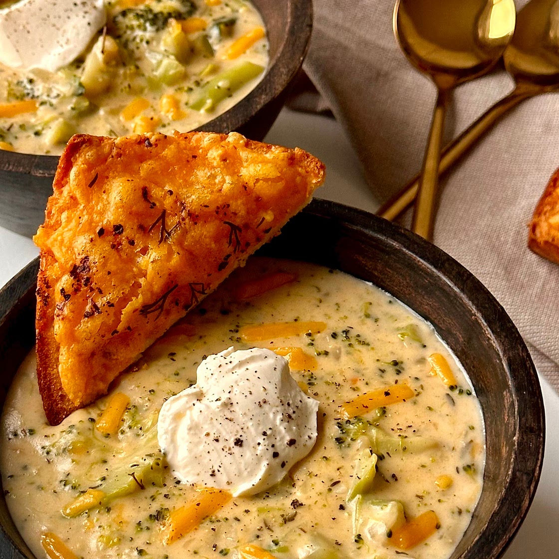 Super Creamy Broccoli and cheddar cheese soup 
