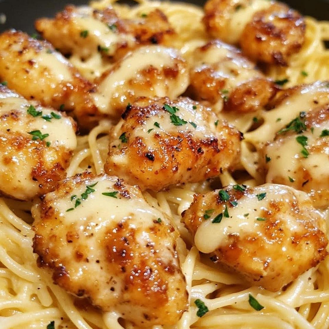 Garlic Butter Chicken Bites with Creamy Parmesan Pasta 🍗🧄