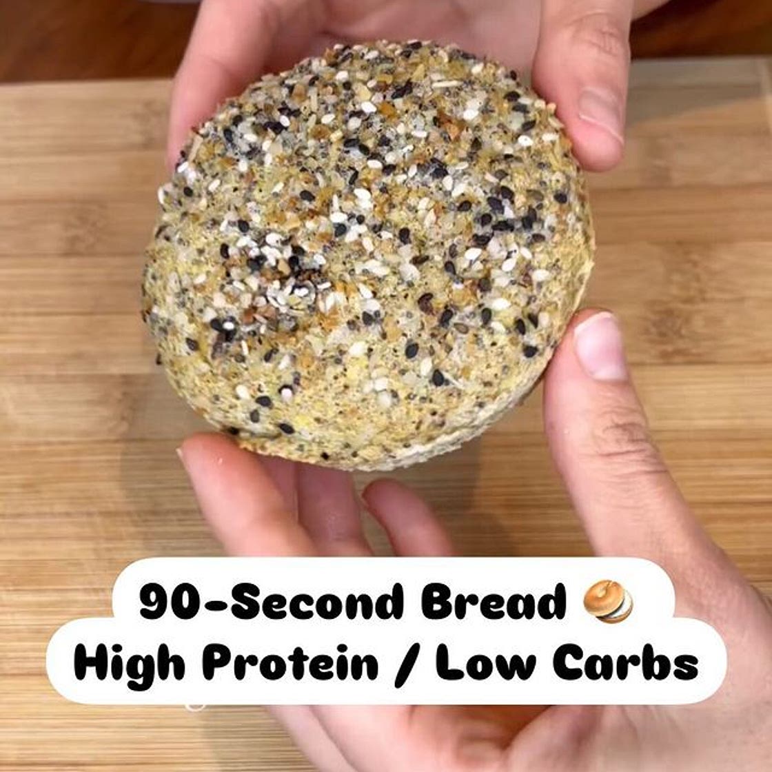 This 3-ingredient Everything English Muffin is high-protein, low-carb, and SO easy to make! 🍞💪 Seriously, this bread is a game-changer! A homemade English muffin in just 90 seconds with only 3 ingredients. Trust me, you HAVE to try this! 👏 Ingredients: