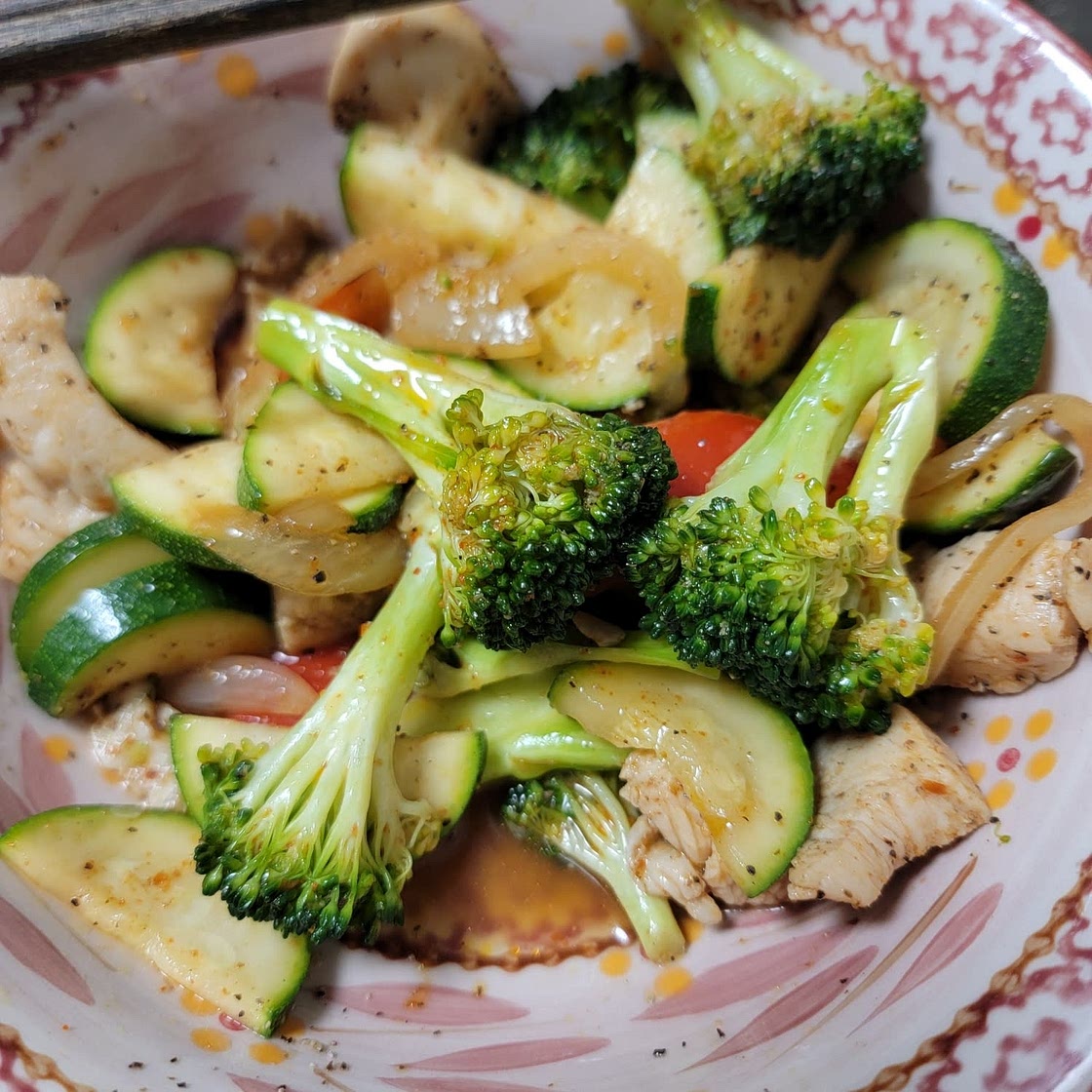 One Pot Chicken and Vegetables Skillet (Healthy & Low Carb)