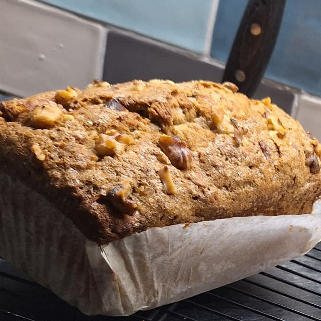 Banana and walnut loaf cake