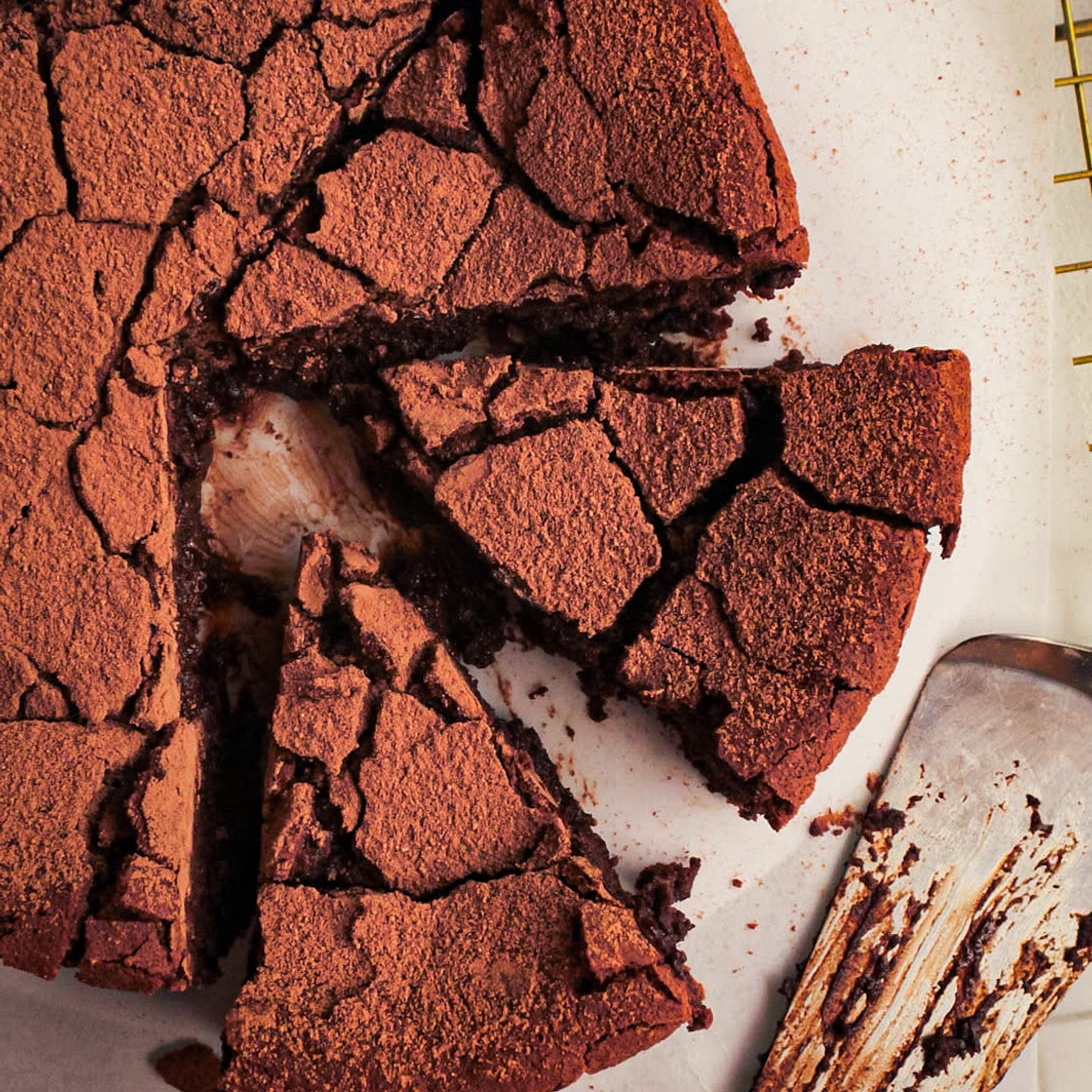 Flourless chocolate fudge cake