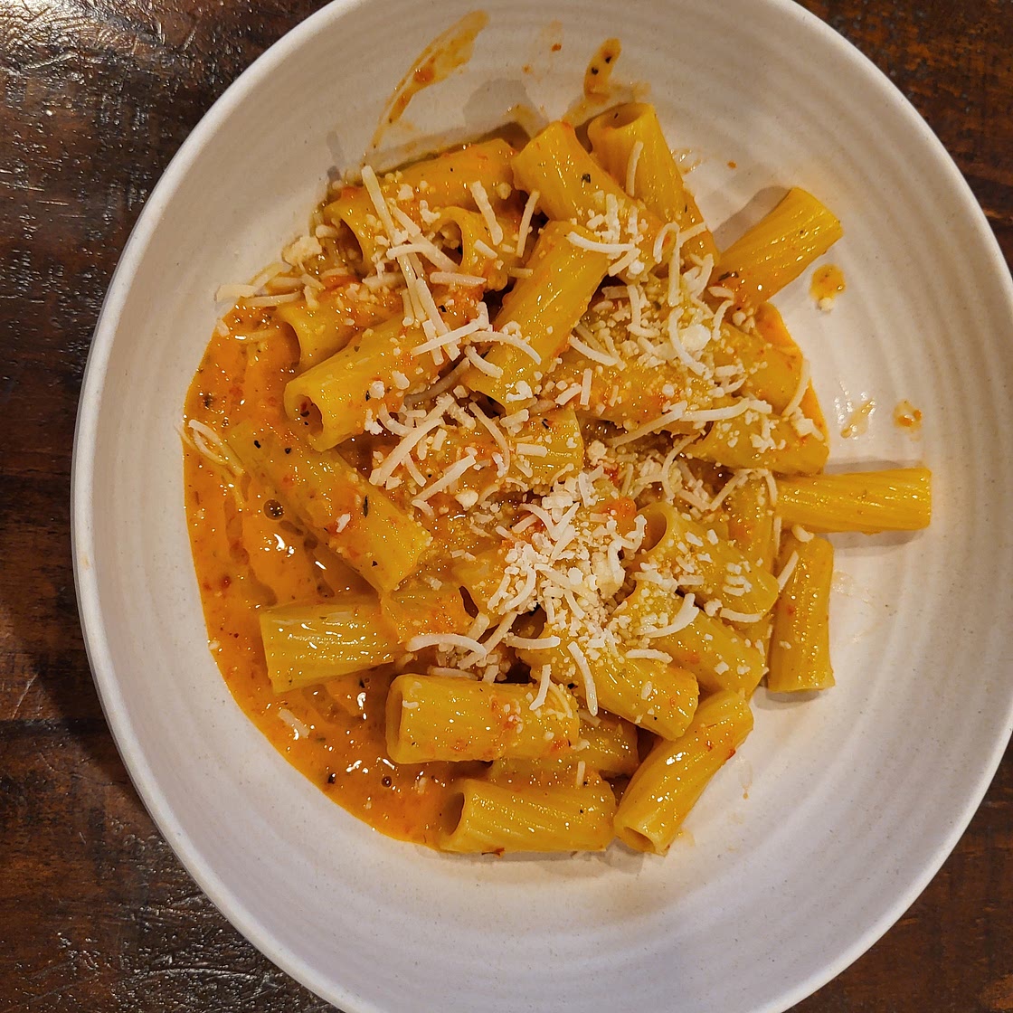 Red pepper cream sauce pasta
