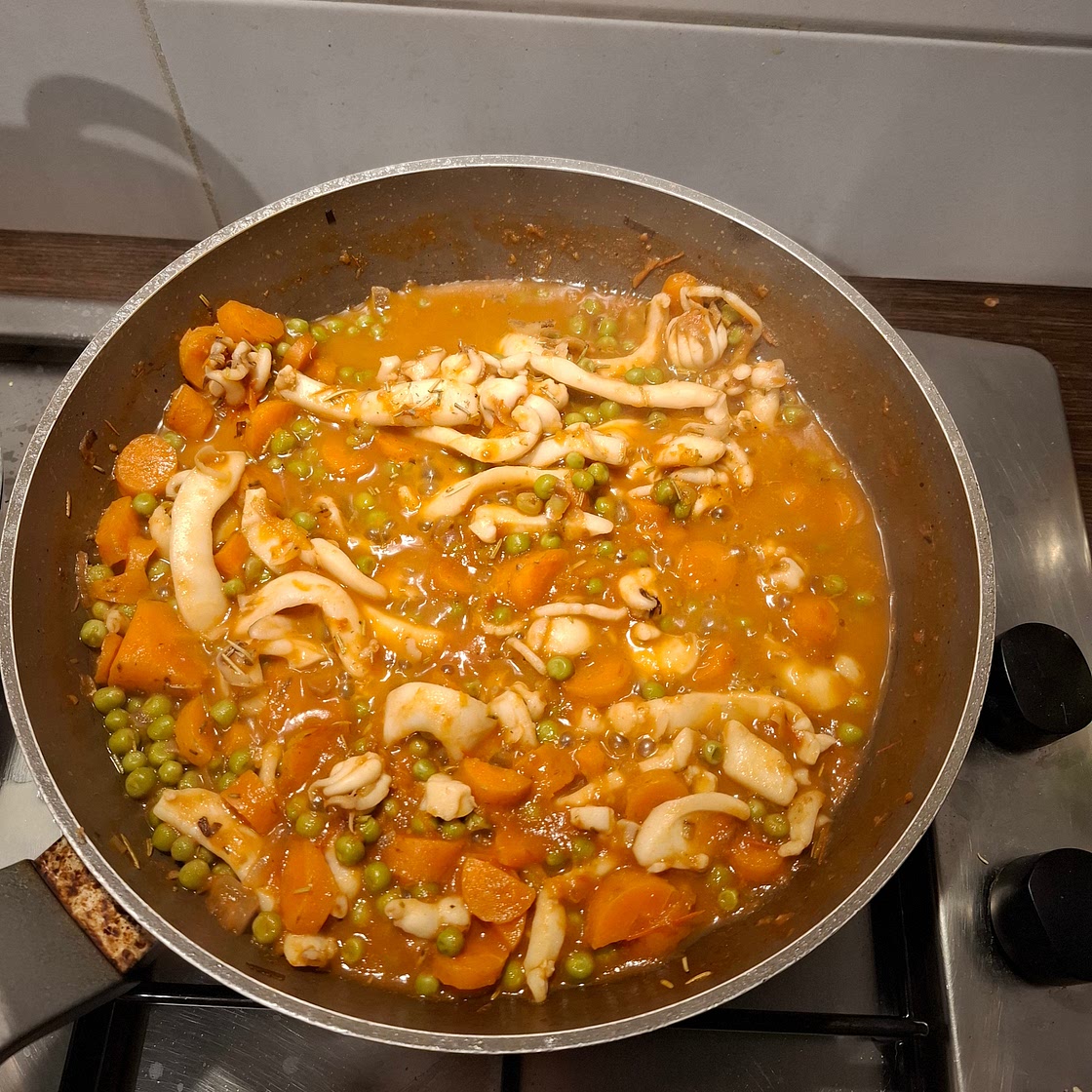 Seppie e piselli in umido