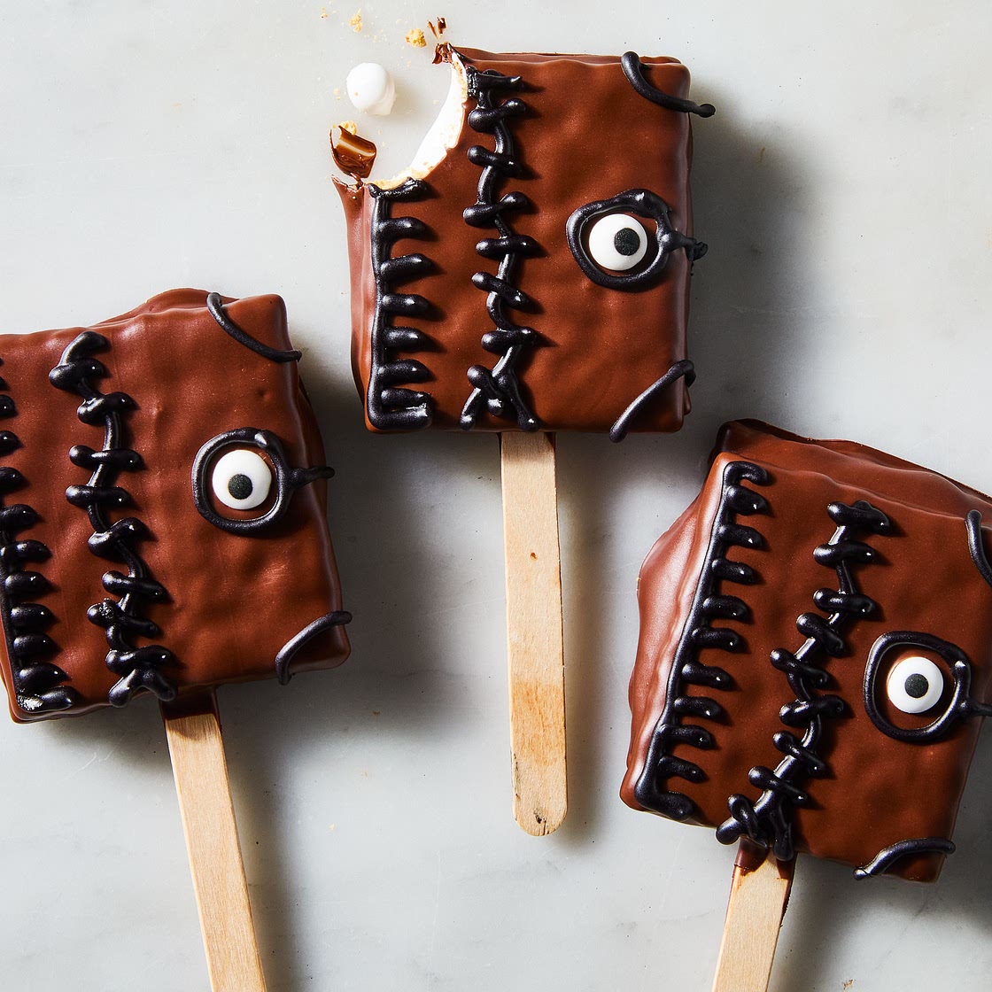Hocus Pocus S'mores Pops