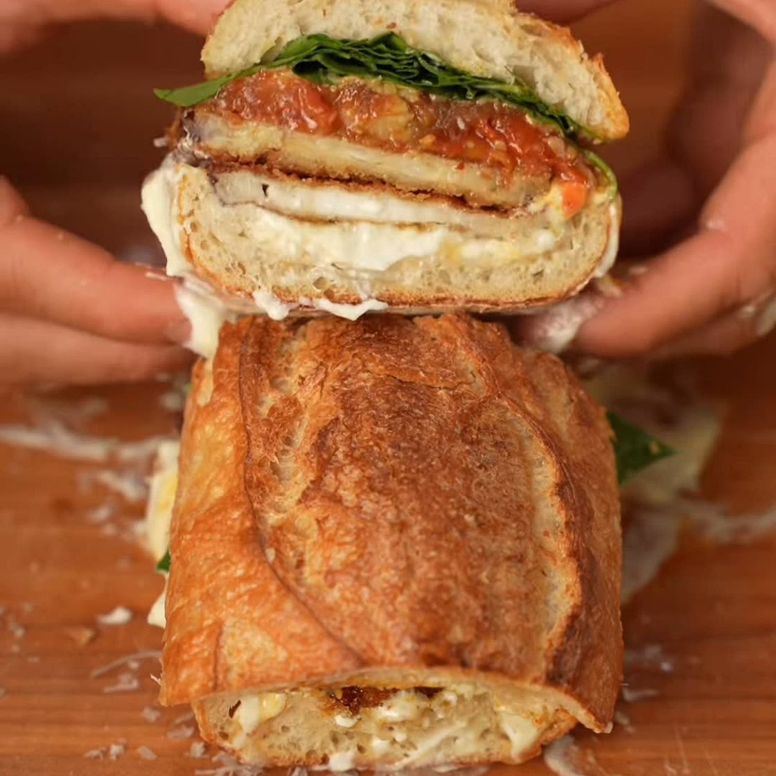 Sauerteig Sandwich mit Aubergine und Ricotta