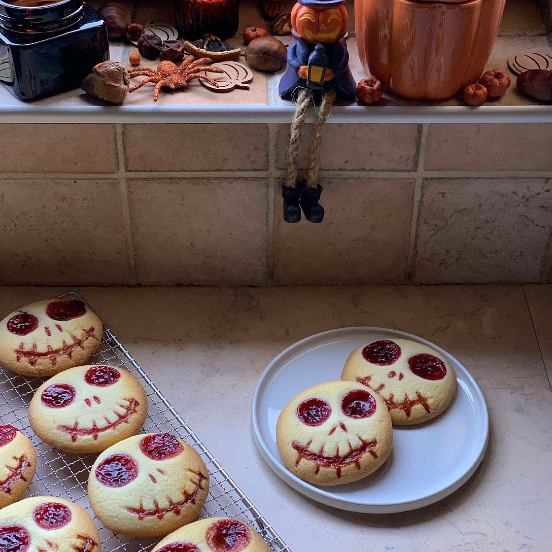 Skull thumbprint cookies 💀