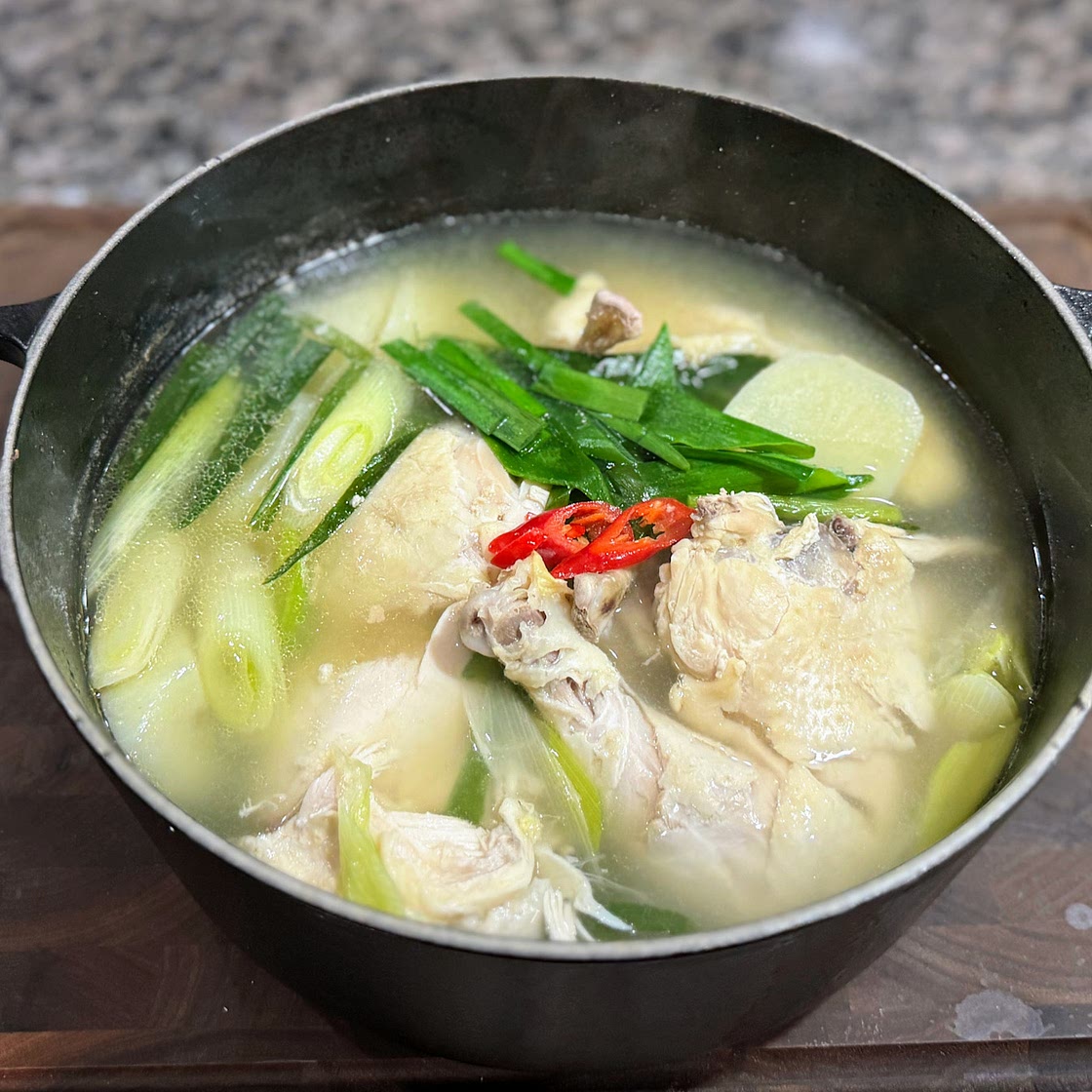 국물맛이 정말 시원하고 맛있는 닭한마리🐔🍲😋