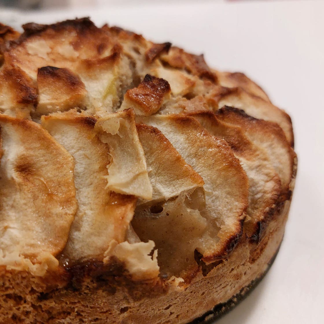 Apples and almonds cake